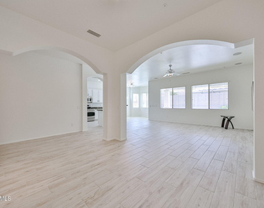 30870 N 125th Drive - Photo Thumbnail 4