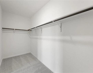 783 Camden Drive - Photo Thumbnail 6
