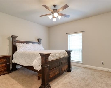 2601 Grouse Hollow Way - Photo Thumbnail 32