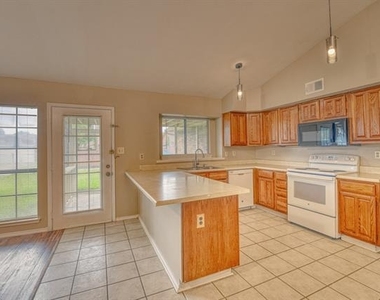 9314 Shipman Street - Photo Thumbnail 5