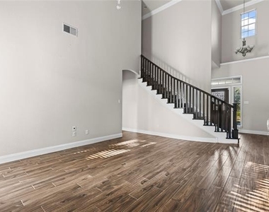 5517 Greenview Court - Photo Thumbnail 8