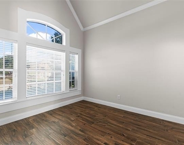 5517 Greenview Court - Photo Thumbnail 2
