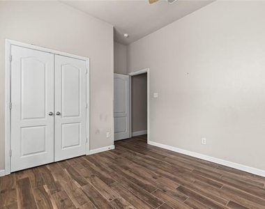 5517 Greenview Court - Photo Thumbnail 23
