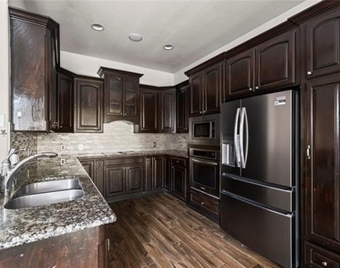 5517 Greenview Court - Photo Thumbnail 9