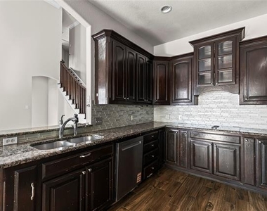 5517 Greenview Court - Photo Thumbnail 10