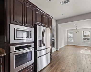 5517 Greenview Court - Photo Thumbnail 11