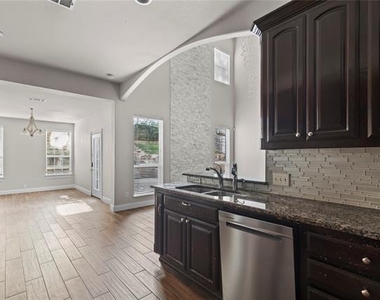 5517 Greenview Court - Photo Thumbnail 12