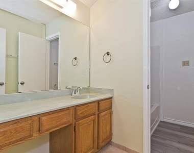 6014 Parkmeadow Drive - Photo Thumbnail 31