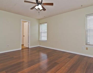 6014 Parkmeadow Drive - Photo Thumbnail 12