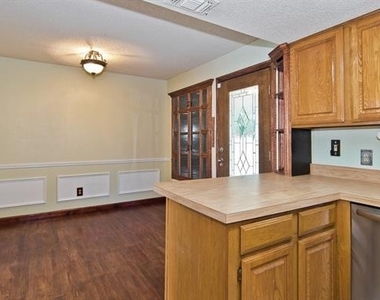 6014 Parkmeadow Drive - Photo Thumbnail 7