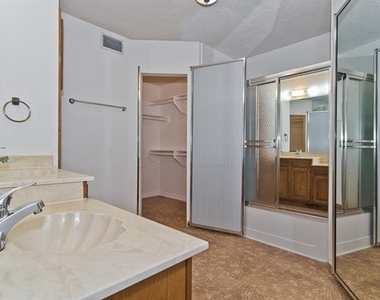 6014 Parkmeadow Drive - Photo Thumbnail 14