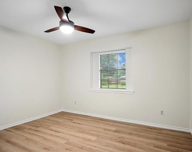 5012 Andover Drive - Photo Thumbnail 18