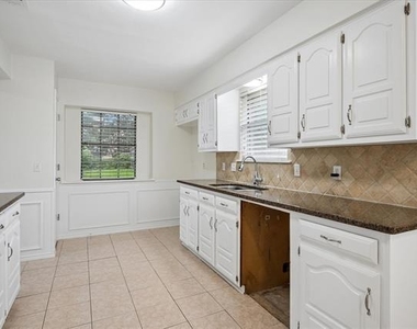 5012 Andover Drive - Photo Thumbnail 8