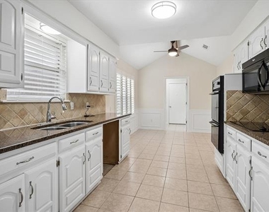 5012 Andover Drive - Photo Thumbnail 9