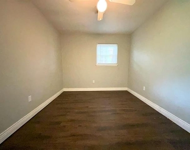 2709 Nw Hilltop Drive - Photo Thumbnail 16