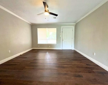 2709 Nw Hilltop Drive - Photo Thumbnail 1