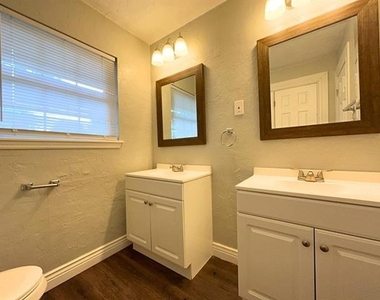2709 Nw Hilltop Drive - Photo Thumbnail 11