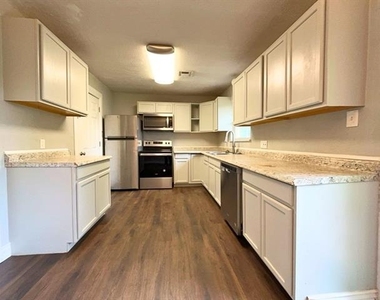 2709 Nw Hilltop Drive - Photo Thumbnail 4