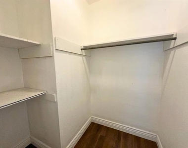 2709 Nw Hilltop Drive - Photo Thumbnail 10