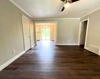 2709 Nw Hilltop Drive - Photo Thumbnail 3