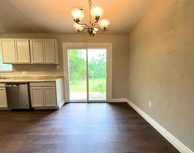 2709 Nw Hilltop Drive - Photo Thumbnail 6