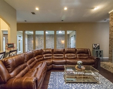 3215 San Sebastian Drive - Photo Thumbnail 6