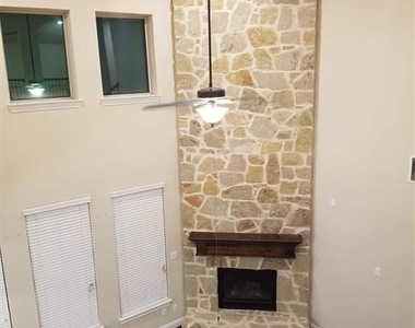 6905 Benjamin Way - Photo Thumbnail 10