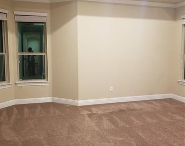 6905 Benjamin Way - Photo Thumbnail 12