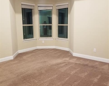 6905 Benjamin Way - Photo Thumbnail 17