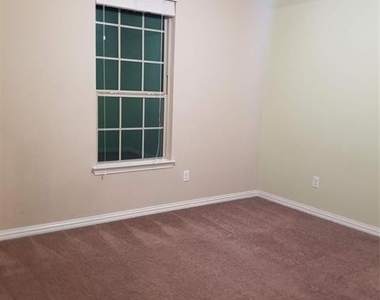 6905 Benjamin Way - Photo Thumbnail 25
