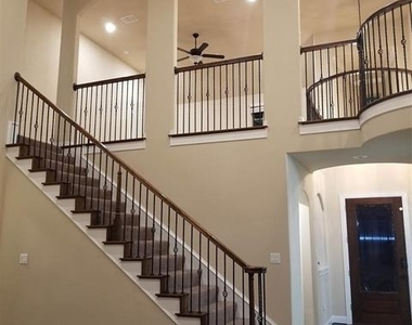 6905 Benjamin Way - Photo Thumbnail 2