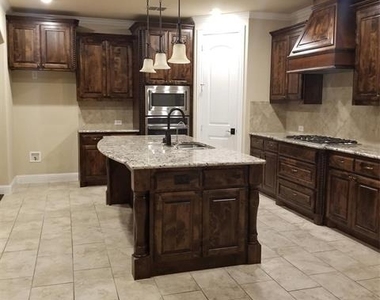 6905 Benjamin Way - Photo Thumbnail 14