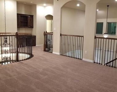 6905 Benjamin Way - Photo Thumbnail 5