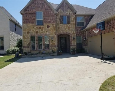 6905 Benjamin Way - Photo Thumbnail 1
