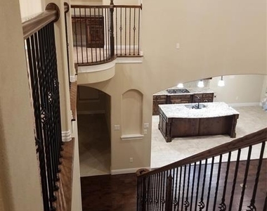 6905 Benjamin Way - Photo Thumbnail 6