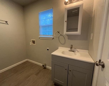 1808 Nw Taft Avenue - Photo Thumbnail 11