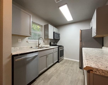 1808 Nw Taft Avenue - Photo Thumbnail 4
