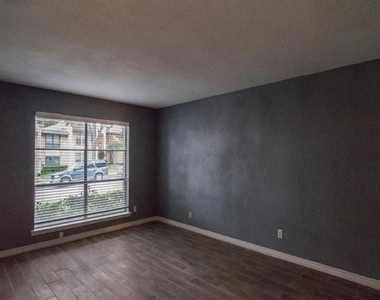 317 Valley Park Drive - Photo Thumbnail 2