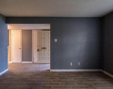 317 Valley Park Drive - Photo Thumbnail 3