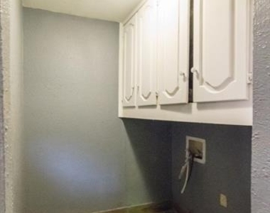 317 Valley Park Drive - Photo Thumbnail 10