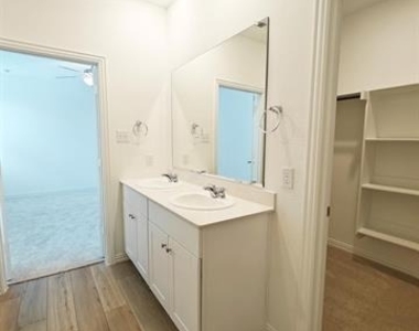 8404 Honeylocust Street - Photo Thumbnail 14