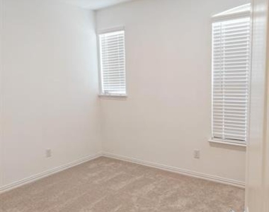8404 Honeylocust Street - Photo Thumbnail 18