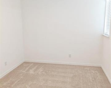8404 Honeylocust Street - Photo Thumbnail 16