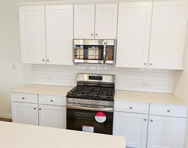 8404 Honeylocust Street - Photo Thumbnail 6