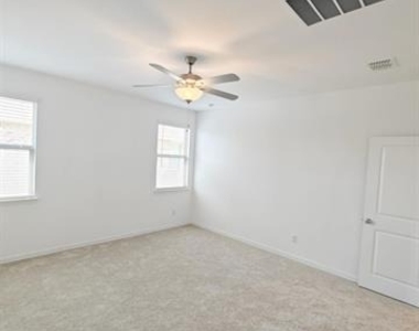 8404 Honeylocust Street - Photo Thumbnail 12