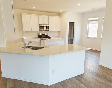 8404 Honeylocust Street - Photo Thumbnail 4