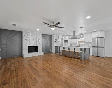 9806 Parkford Drive - Photo Thumbnail 5