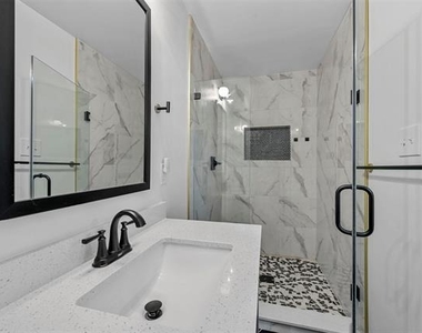 9806 Parkford Drive - Photo Thumbnail 13