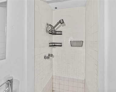 813 May Street - Photo Thumbnail 18