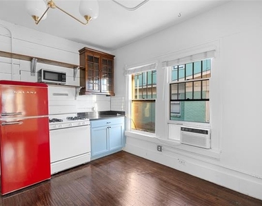 813 May Street - Photo Thumbnail 12